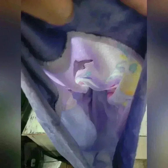 Excellent Preowned  Blankie Tails Unicorn Blanket The Original Mermaid Blanket. - Picture 4 of 6